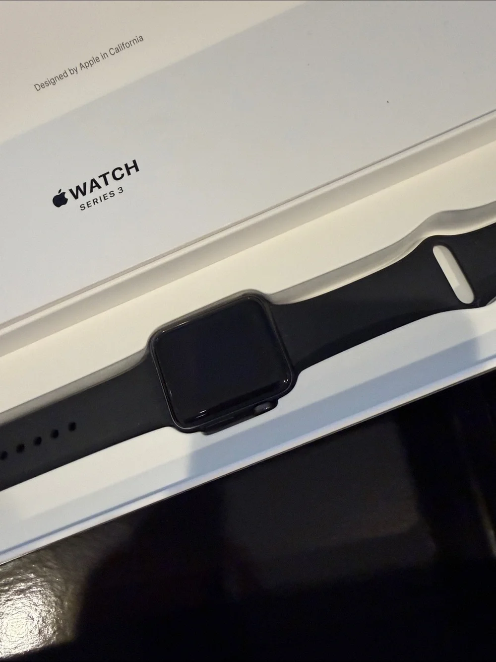 42 mm space Gray aluminum Apple Watch Series 3 Black Sport Band